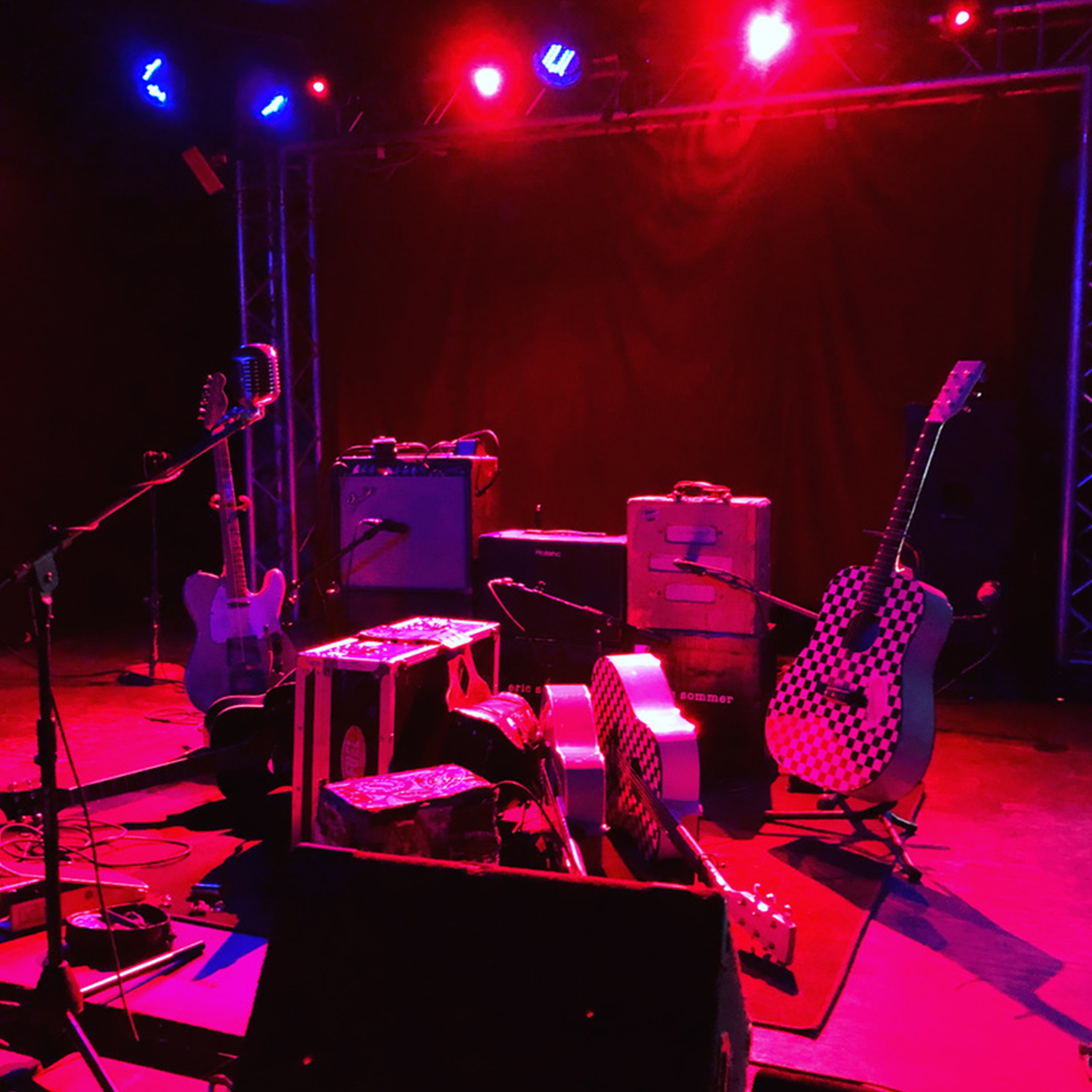 img src="jaxstage.png" alt="solo musician stage set in red light from the back">